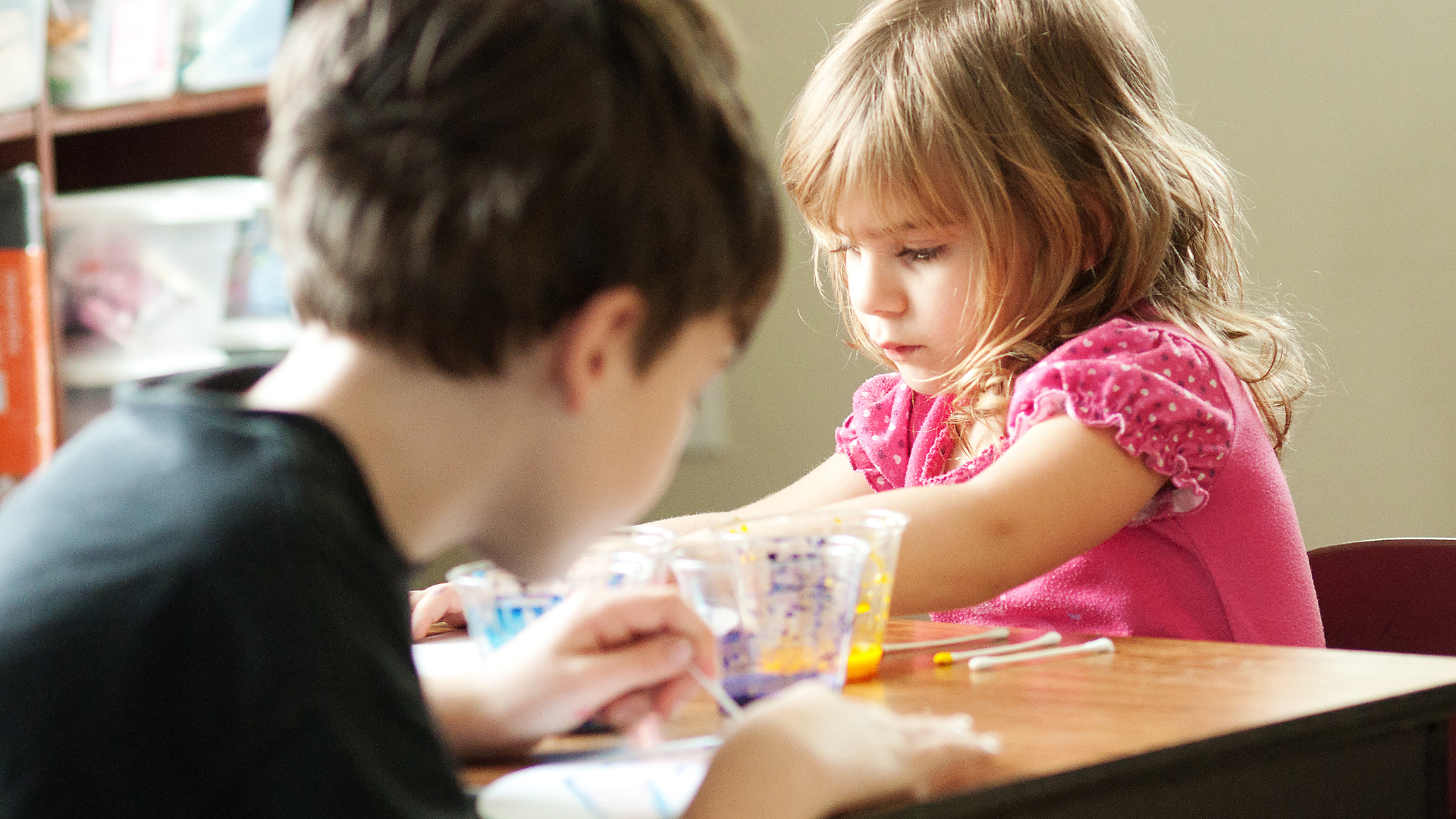 Children painting with q-tips during homechooling 